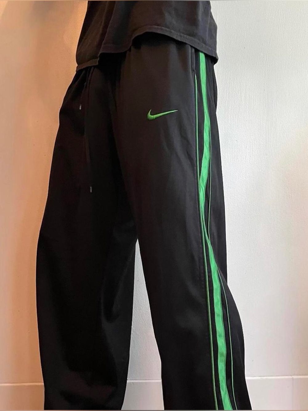 Vintage NIKE black green stripe zip basketball pants joggers Y2K 90s M